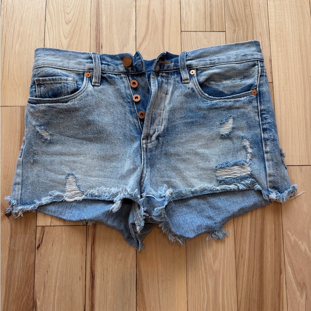BlankNYC distressed denim shorts! Size 26!